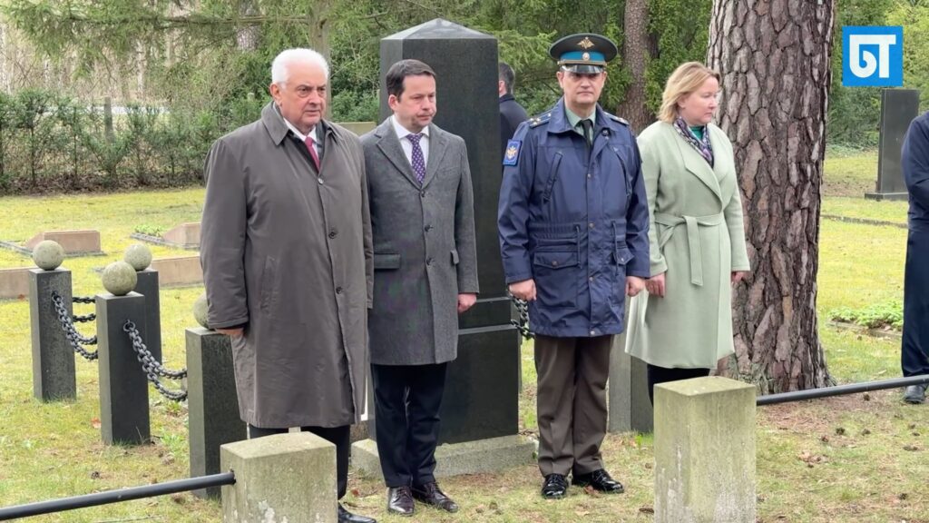 Gedenkzeremonie zum 75. Jahrestag der Flugzeugkatastrophe bei Kemlitz in Potsdam
