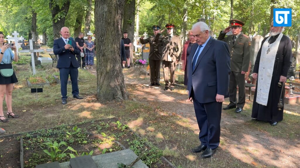 Russische Diplomaten gedenken russischer Soldaten in Berlin