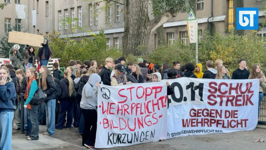 Auseinandersetzungen vor Berliner Gymnasium: Festnahme bei Schülerprotest