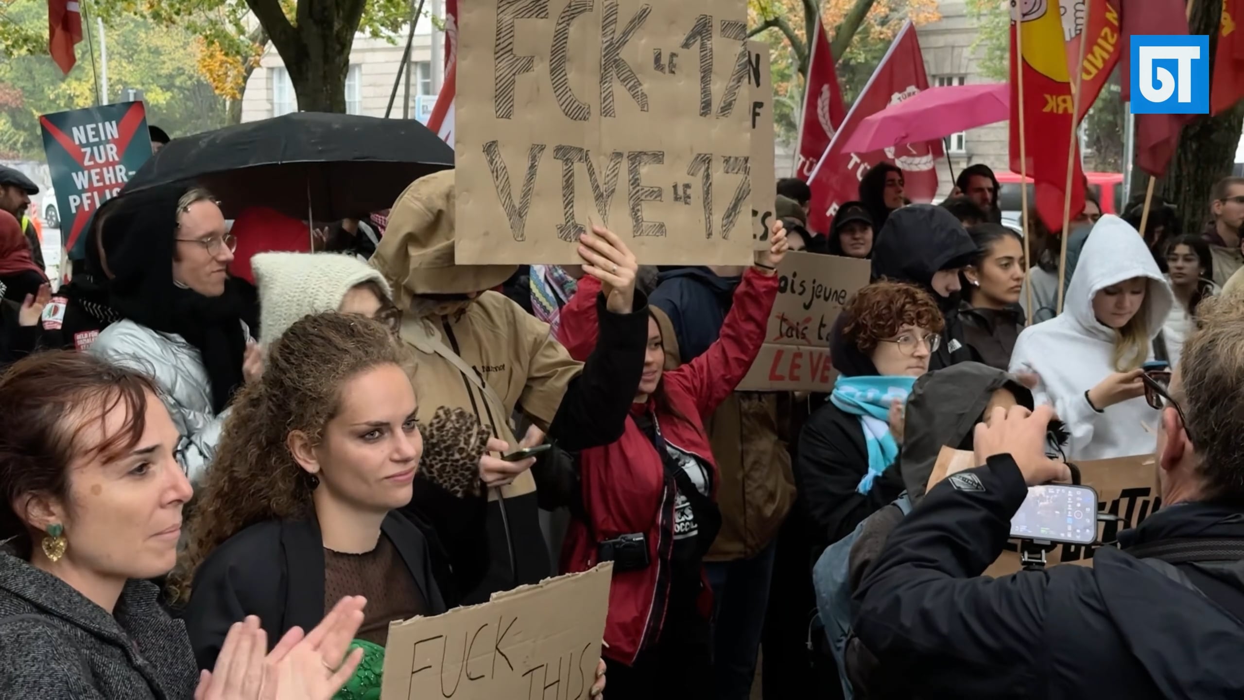 Demonstration in Berlin zur Unterstützung der Schülerproteste in Frankreich
